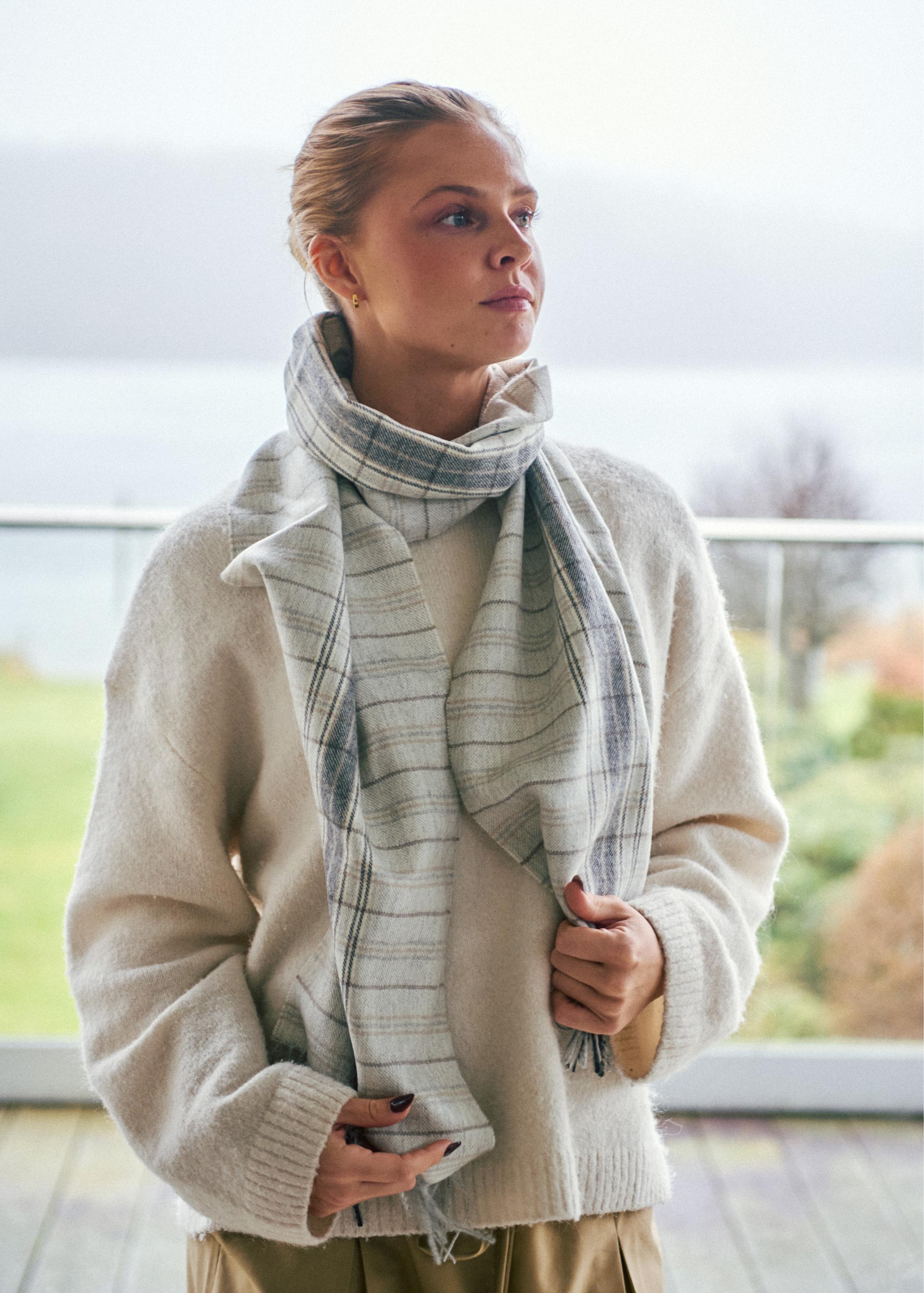 Silkeborg Uldspinderi ApS Buenos Aires 30x200 cm Scarf 00021 Rain Grey