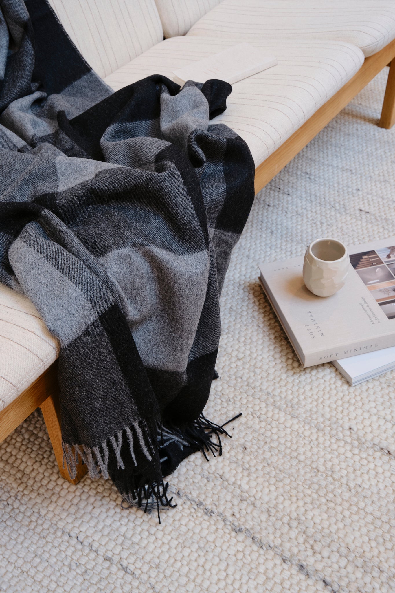 Silkeborg Uldspinderi ApS Caracas 130x200 cm Throw 00500 Black