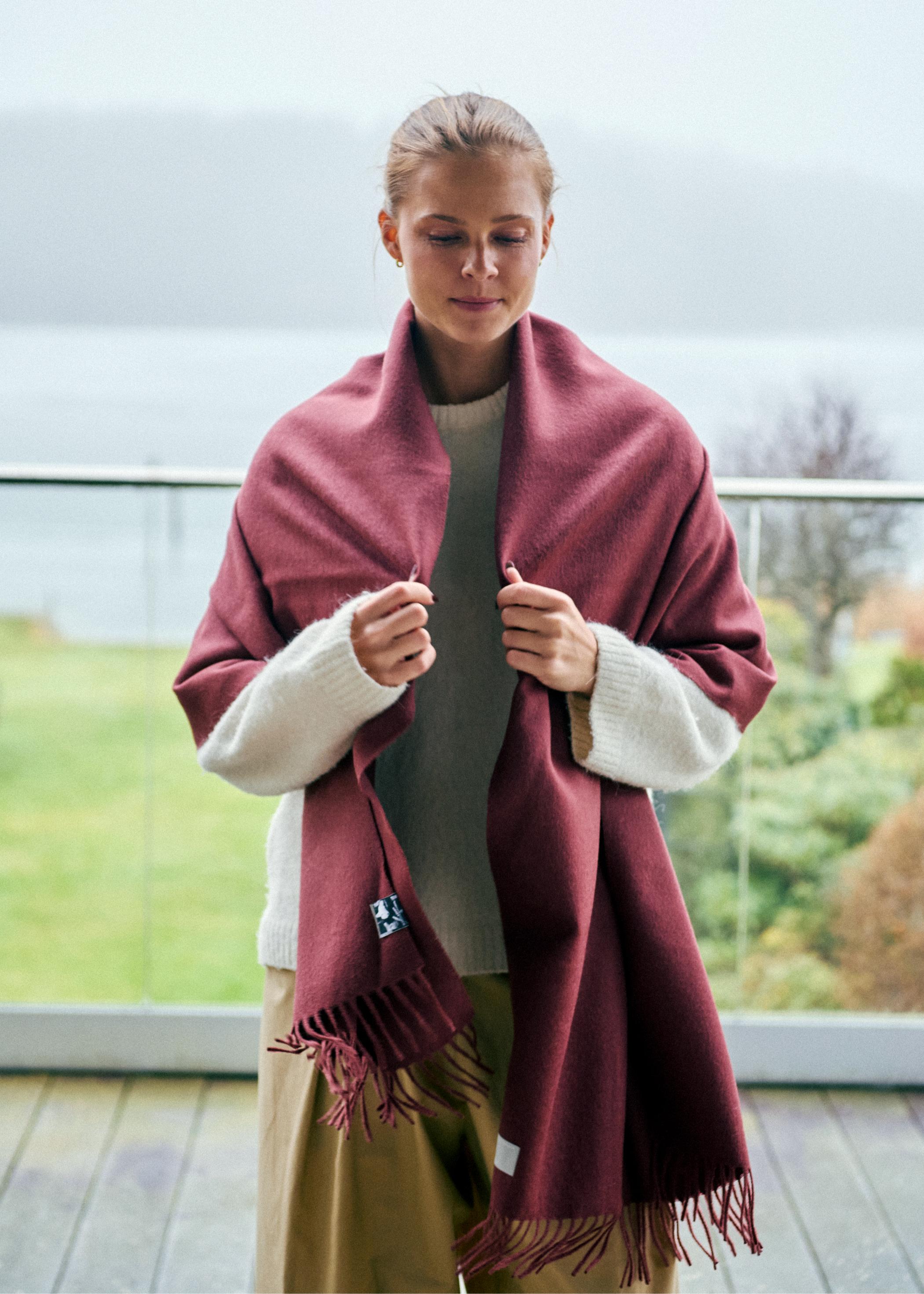 Silkeborg Uldspinderi ApS Lima 60x200 cm Scarf 03524 Beetroot (16824)