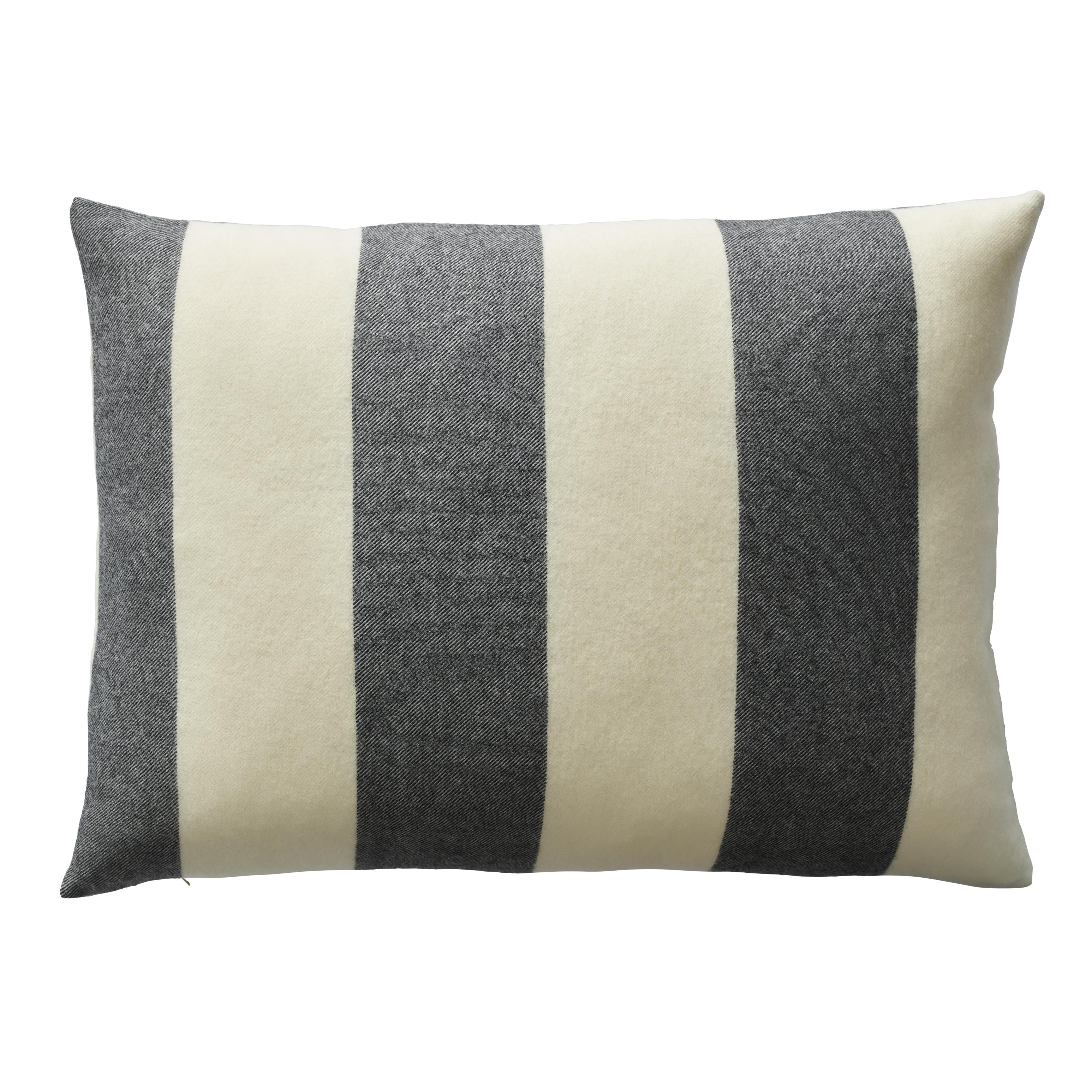 Silkeborg Uldspinderi ApS The Sweater 50x70 cm Cushion 06600 Black