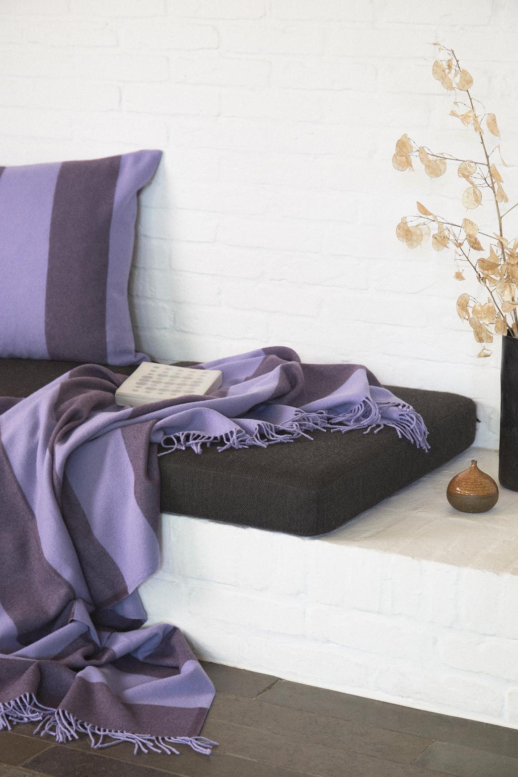 Silkeborg Uldspinderi ApS The Sweater Polychrome 130x190 cm Throw 01002 Lavender Purple