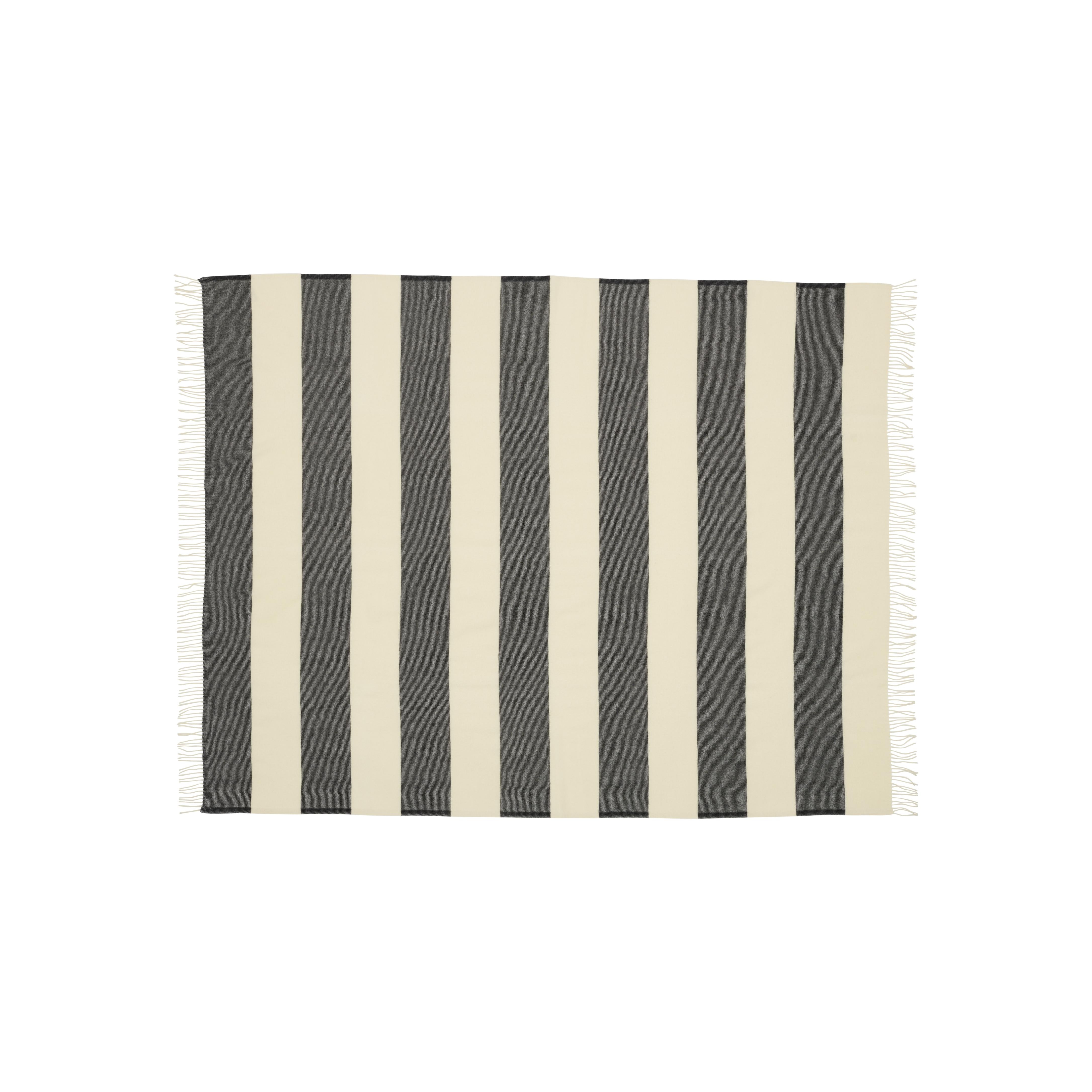Silkeborg Uldspinderi ApS The Sweater 130x190 cm Throw 06600 Black