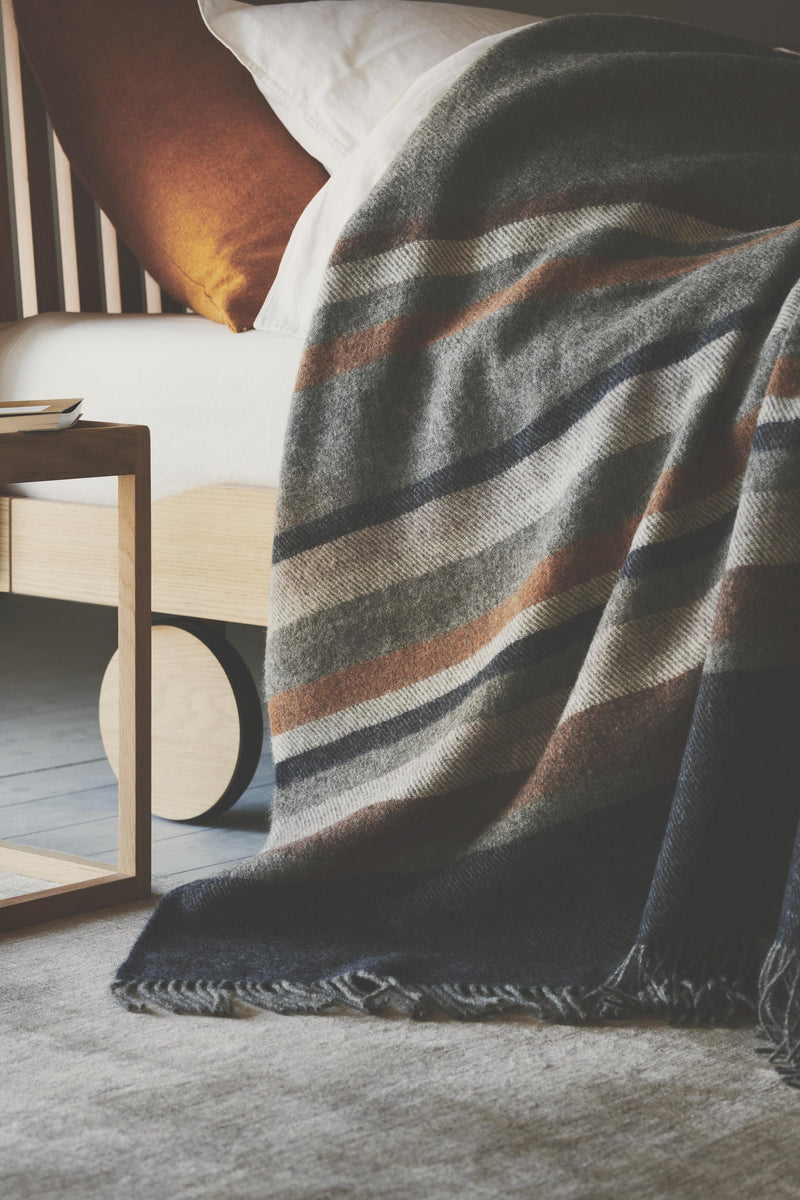 Silkeborg Uldspinderi ApS Lyø 140x240 cm Throw 00835 Grey Navy
