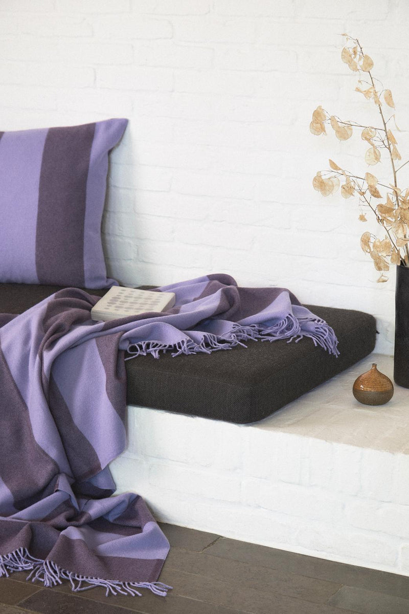 Silkeborg Uldspinderi ApS The Sweater Polychrome 130x190 cm Throw 01002 Lavender Purple
