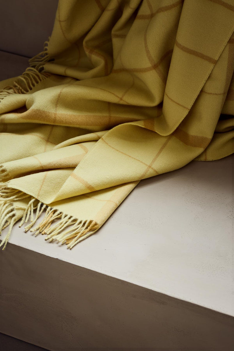 Silkeborg Uldspinderi ApS Warp & Weft 130x190 cm - RWS Throw 02101 Balance - Chamomile/Mustard (17566/17561)